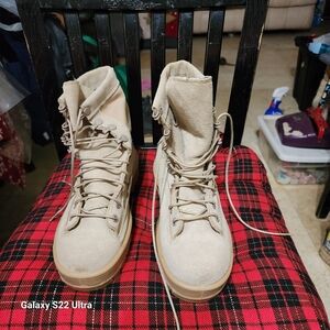 Men's Beige Lace-Up Boots